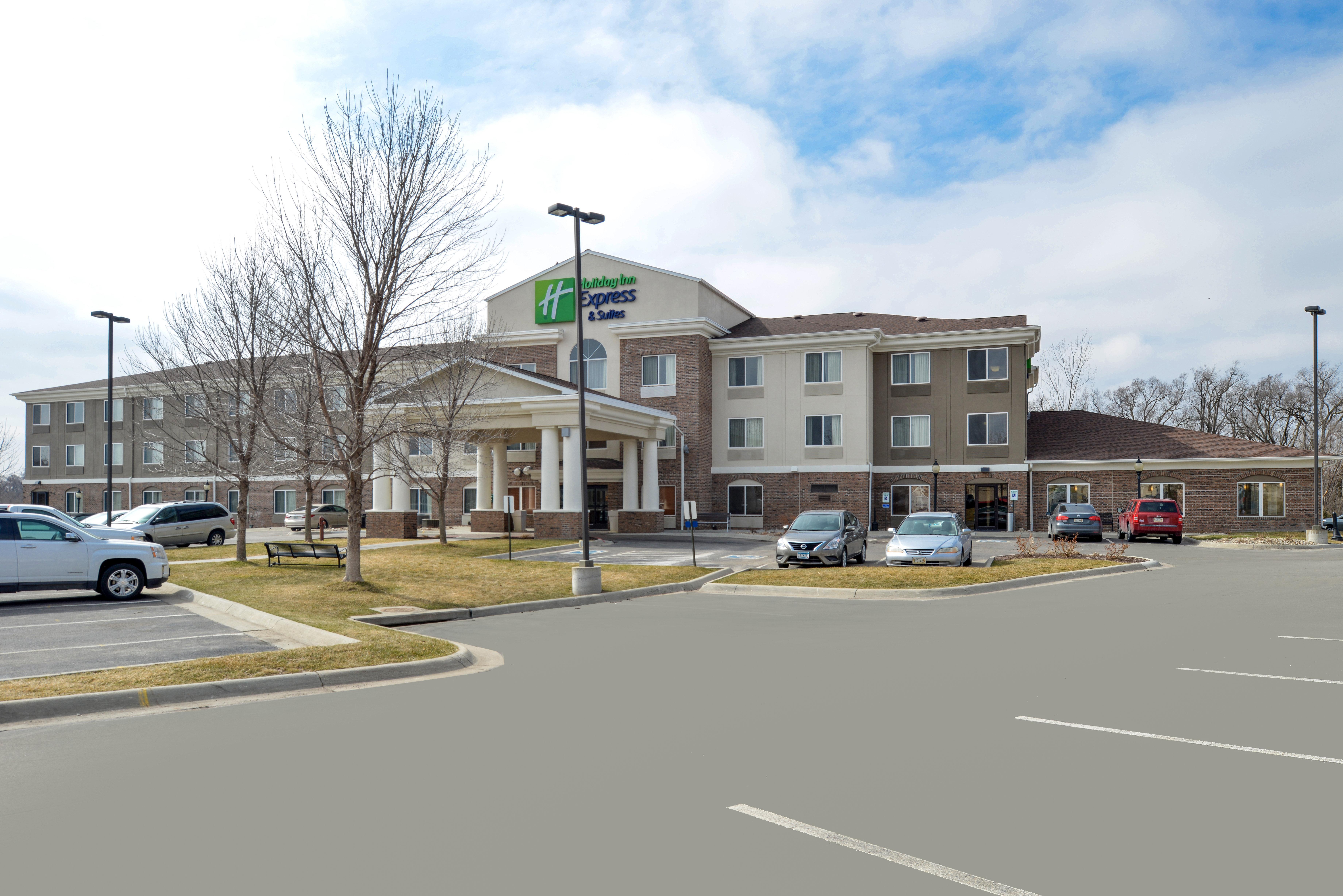 Holiday Inn Express Hotel & Suites Omaha West, An Ihg Hotel Exterior photo